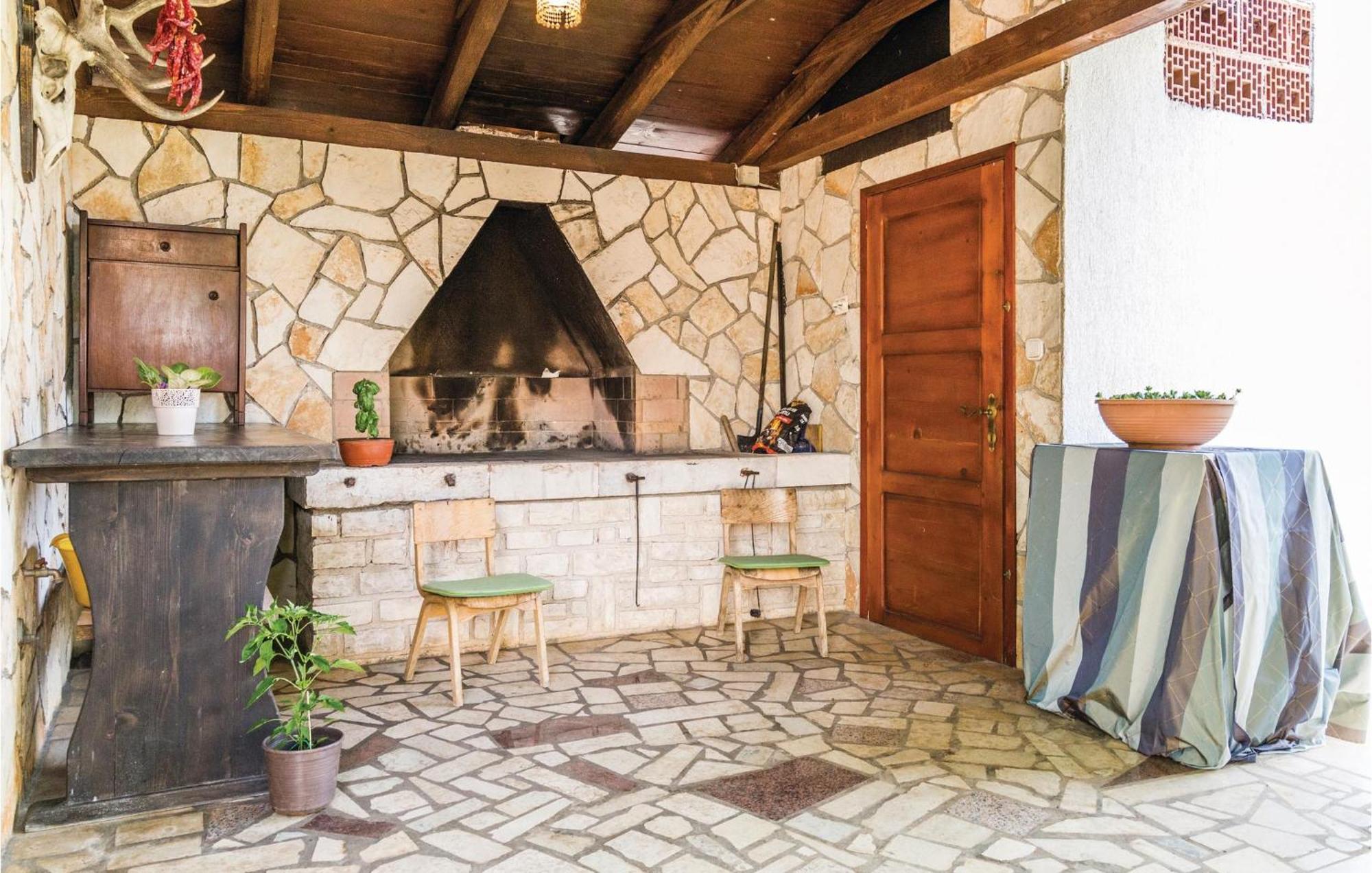 Stunning Apartment In Radmani With Wifi Exterior foto